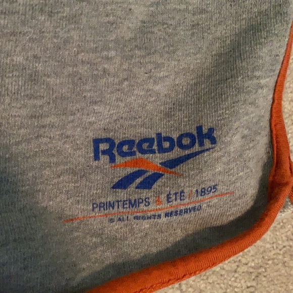 Short gray Reebok Shorts - Picture 2 of 4